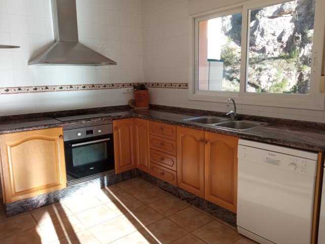 Property 2453 - Image 20